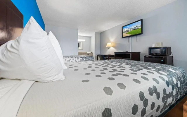 Super 8 by Wyndham Portsmouth - Norfolk