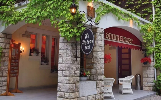 Hotel Ombremont-restaurant Le Bateau Ivre