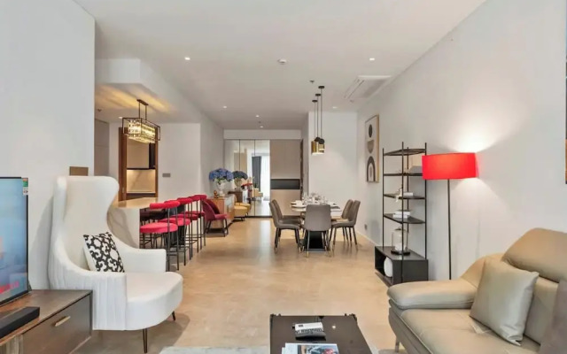 The Crest Residence Luxury by Metropole