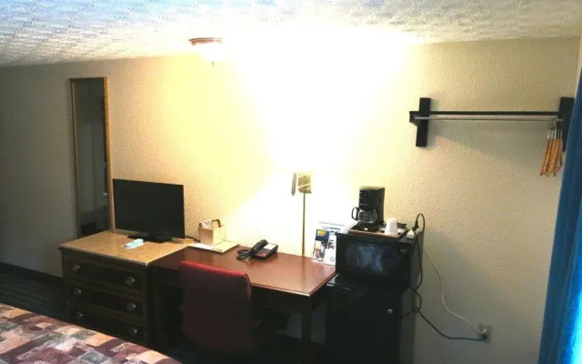 Budget Host Airport Inn