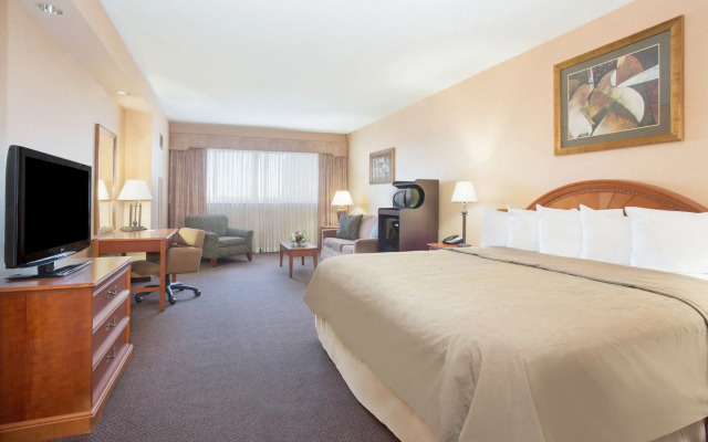 Hotel Topeka at City Center