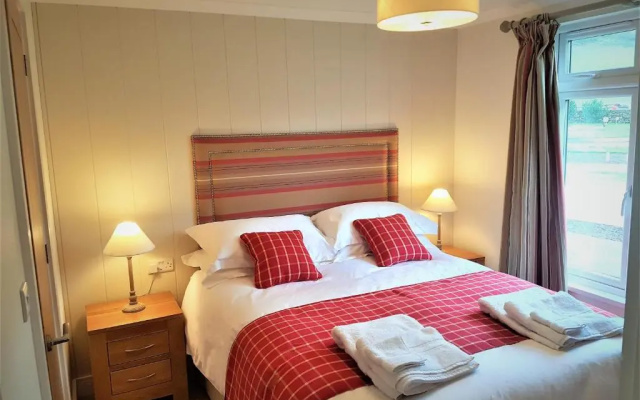 Llyn Dinas Lodge