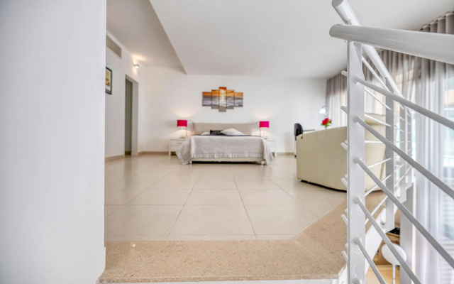Duplex Luxury Apartment in Portomaso with Pool