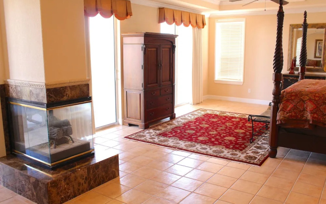 4848 Ocean Blvd - 4 Br Home