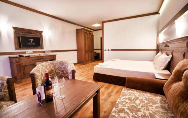 Boutique Complex Trakiets
