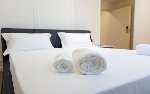 Hotel Adore