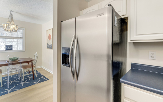 Well-equipped Emerald Isle Townhome: Pets Welcome!