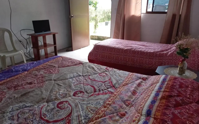 Montano Camping  Hostel