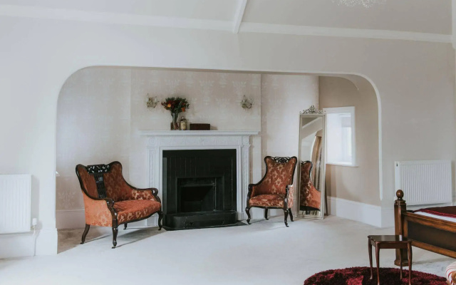 Healing Manor Hotel
