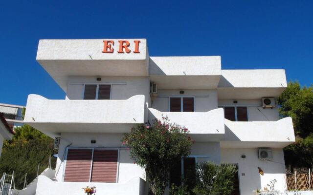 Отель Eri Studios вид на фасад