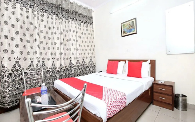 OYO 16735 Gaurav Residency