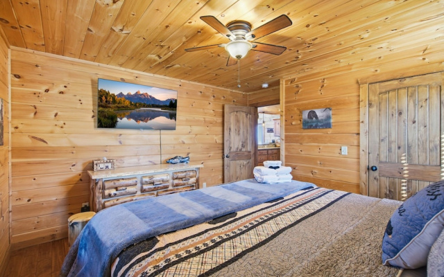 Majestic Mountaintop Escape
