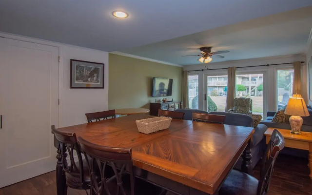 Two-story Condo With Private Deck, Wifi and Courtyard Pool Access