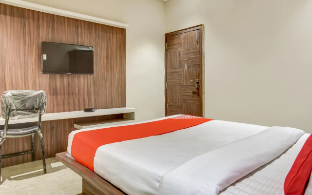 OYO 24814 Sharda Regency