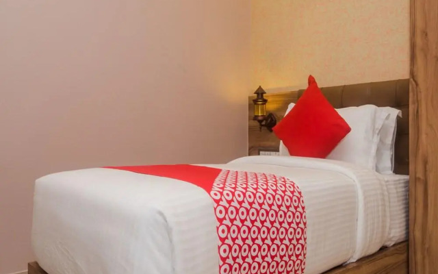 OYO 18581 Hotel Blue Inn Residence