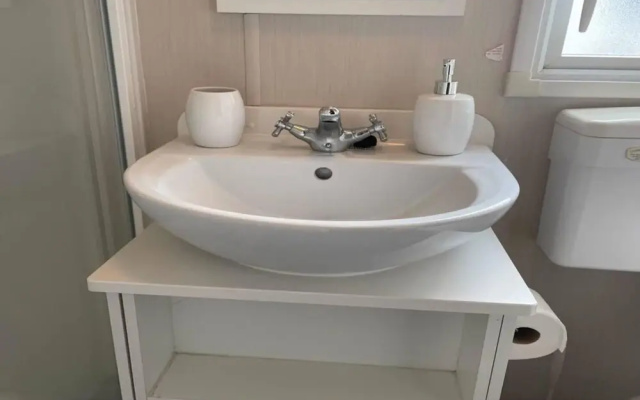 Immaculate 2-bed Sleeps 6 in Pevensey Bay