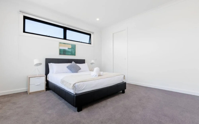 WoW Factor!luxe 4BR Townhouse@glen Waverley