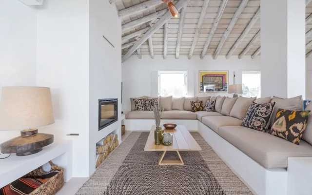 Wooden Villa By Cadenzalux