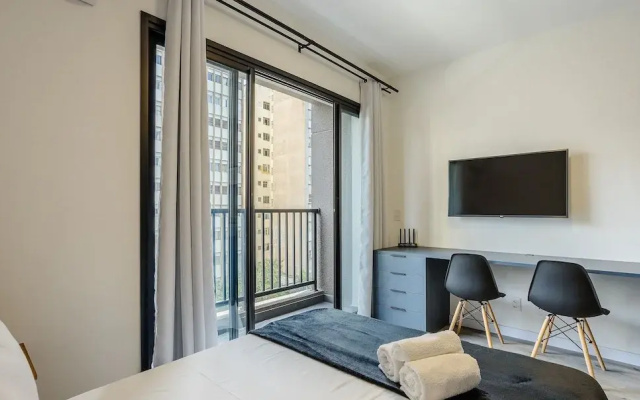 Studio em Cond. c\/ piscina prox. do metrô ENP0607