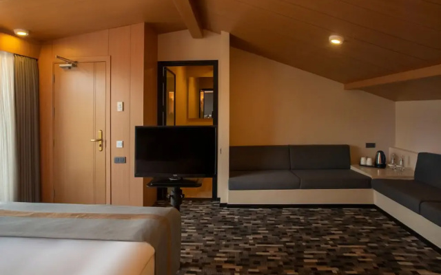 Tan Hotel