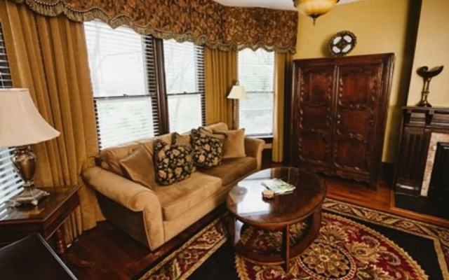 Biltmore Village Inn B&B