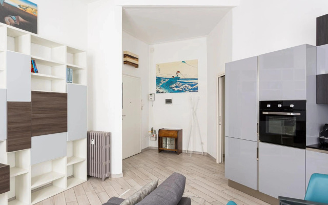 Wide and Bright Apartment next to metro station - Pacini