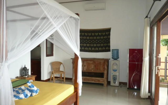 Lucky Paradise Bungalows on The Beach