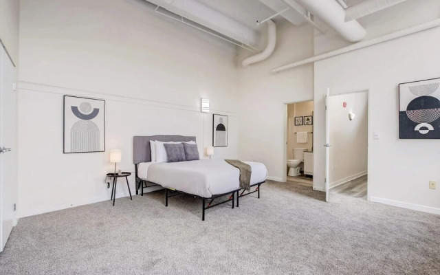 TWO CozySuites Apt w Skybridge Access 4