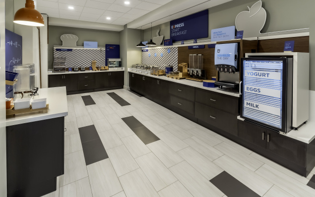 Holiday Inn Express Milwaukee West Allis by IHG