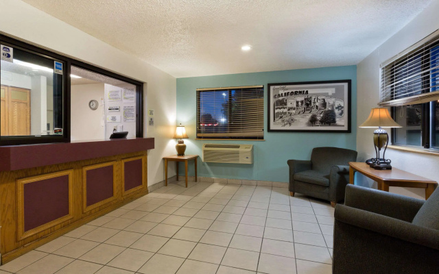 Super 8 by Wyndham Lexington Park/California Area