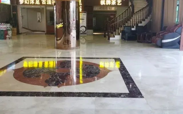 Yuelaite Junyi Hotel