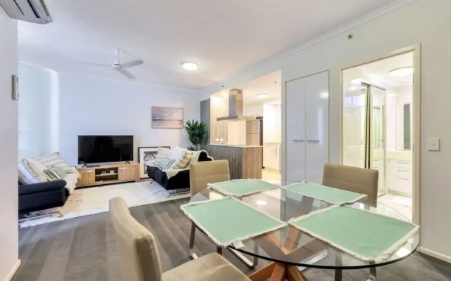 Stylish 1-bed Darwin City Stay With Balcony Views