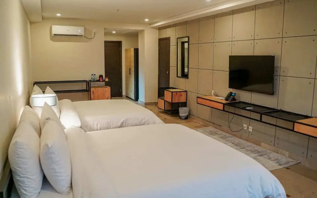 Roomy Signature Hotel