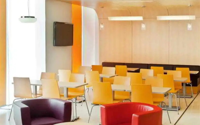 Ibis Ningbo Qianhu