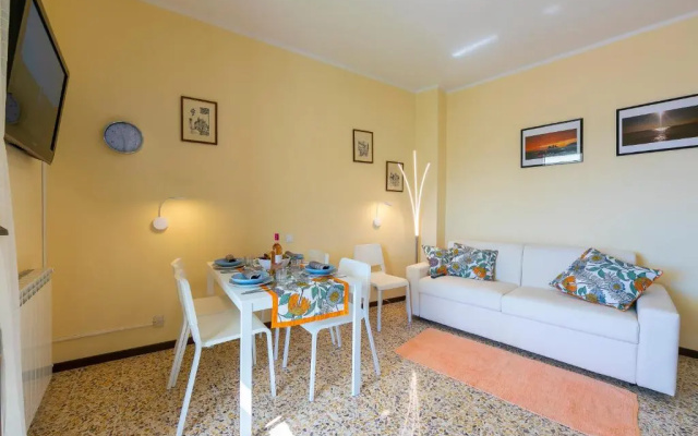 Gemma -Hilly area- relax with view lake