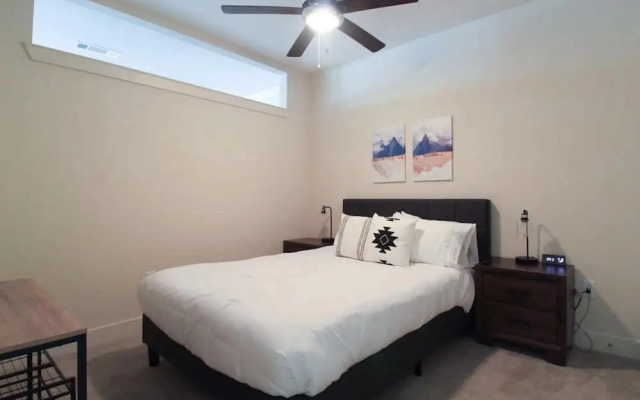 Refresh Tanglewood Spacious 1BR in Uptown Houston