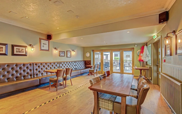 The Kinloch Arms Hotel