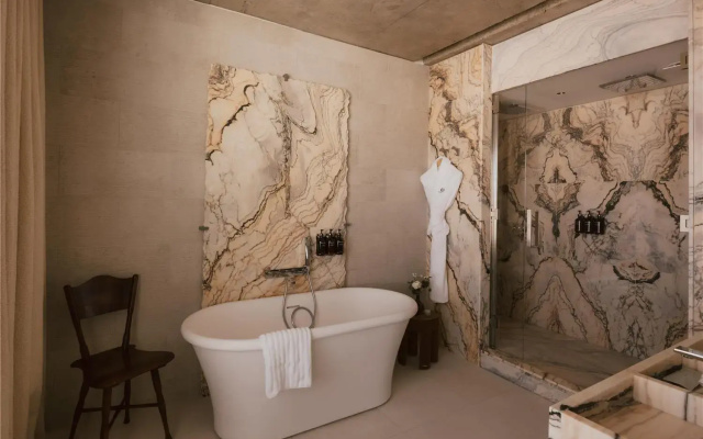 Maison Heler Metz, Curio Collection By Hilton