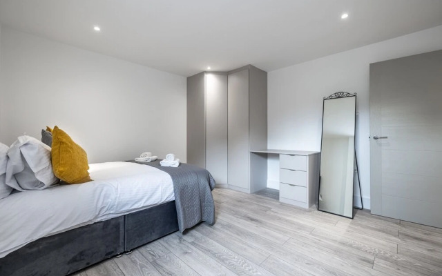Remarkable 2-bed Apartment in Camberley