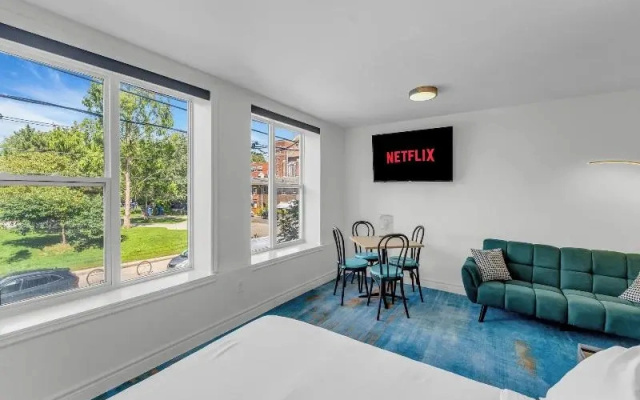 Plush Hotel