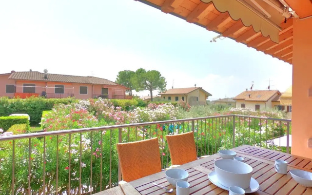 Evelyn POOL apartment -only family-