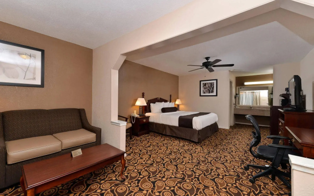 Mockingbird Inn & Suites