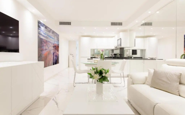 On la Croisette: New 2 Bedrooms with Sea View