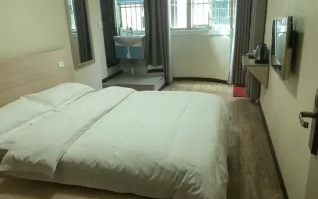 Hong'an Red Light Hostel