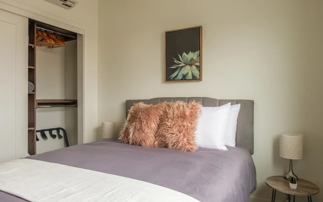 Downtown 2 BR w/ Wifi by Frontdesk