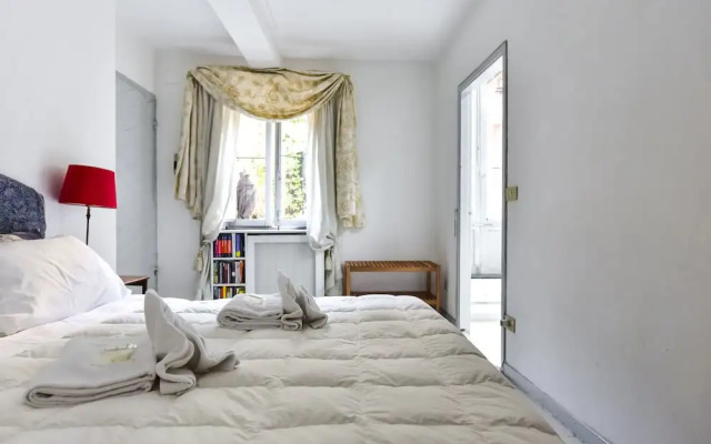 Monti Secret Garden Apartment