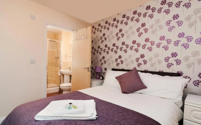 Central 2 bedroom apartment