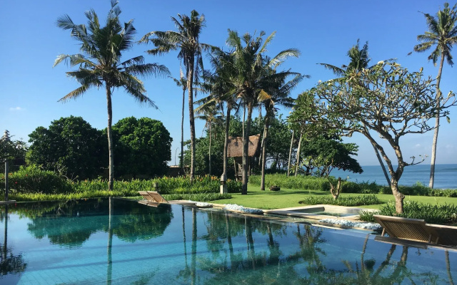 Ombak Luwung Beachfront Estate