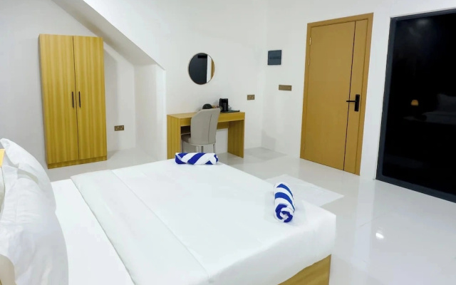 Silver Bay Kamadhoo