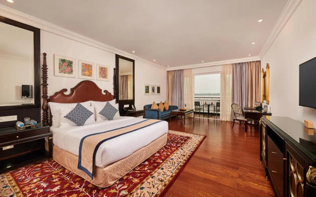MAYFAIR Lake Resort